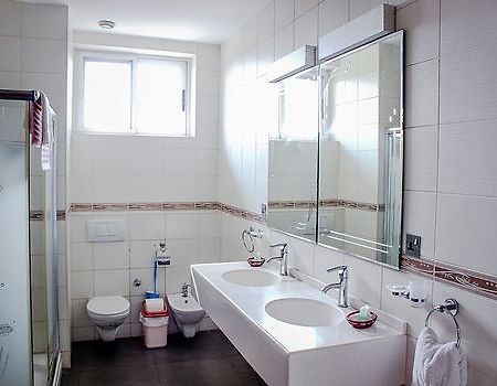 Maxlot Hotel Аккра Экстерьер фото